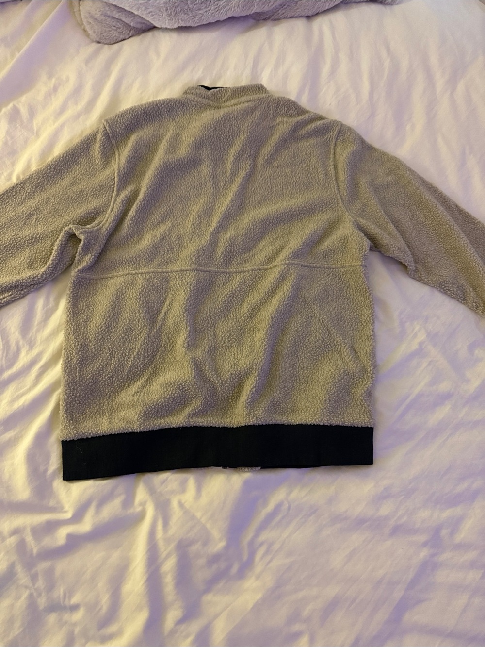 Patagonia Men’s Zip-Up Fleece Jacket in Light Beige with Navy Trim - Picture 7 of 10